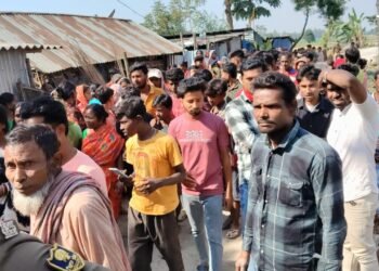 बारसोई (कटिहार) -पति को बच्चे की रंगत पर था शक, पत्नी की गला रेतकर कर दी हत्या —आबादपुर में सनसनी।